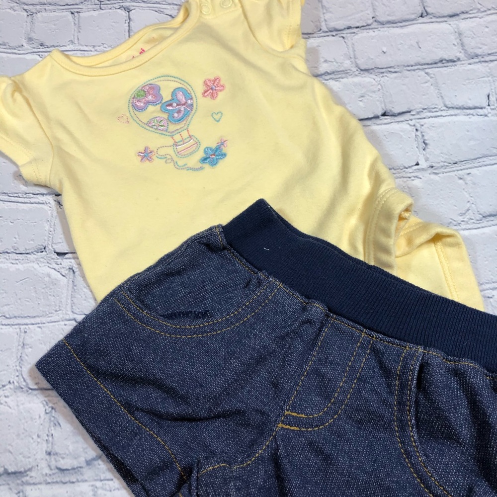 0-3 month girl onesie and short outfit